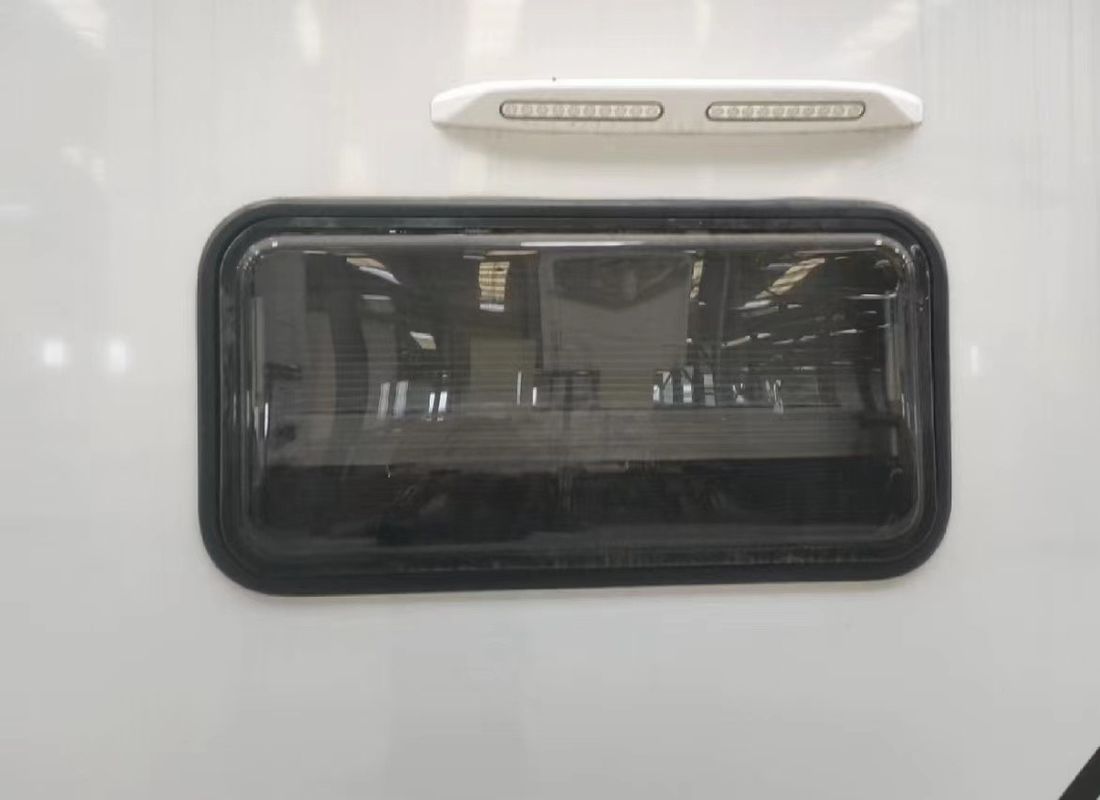 Plaque Acrylique Haute Résistance pour Fenêtres de Camping-Car Offrant Protection et Longévité aux Fenêtres Installées sur Différents Types de Camping-Cars