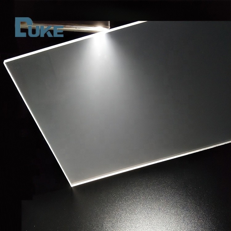 Transmittance lumineuse uniforme Nano LGP Bordure éclairée Surface lisse Plaque de guidage lumineuse acrylique transparente
