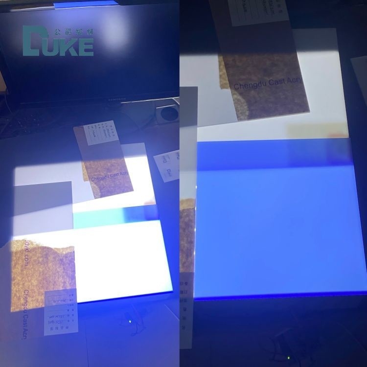 Panneau en plexiglas bleu et blanc Changement de couleur du panneau bleu Acrylique pour une utilisation nocturne