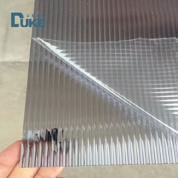 Plaque acrylique rayée en forme de V transparente texturée en pierre résistante aux produits chimiques, épaisseur de 6 mm et design durable