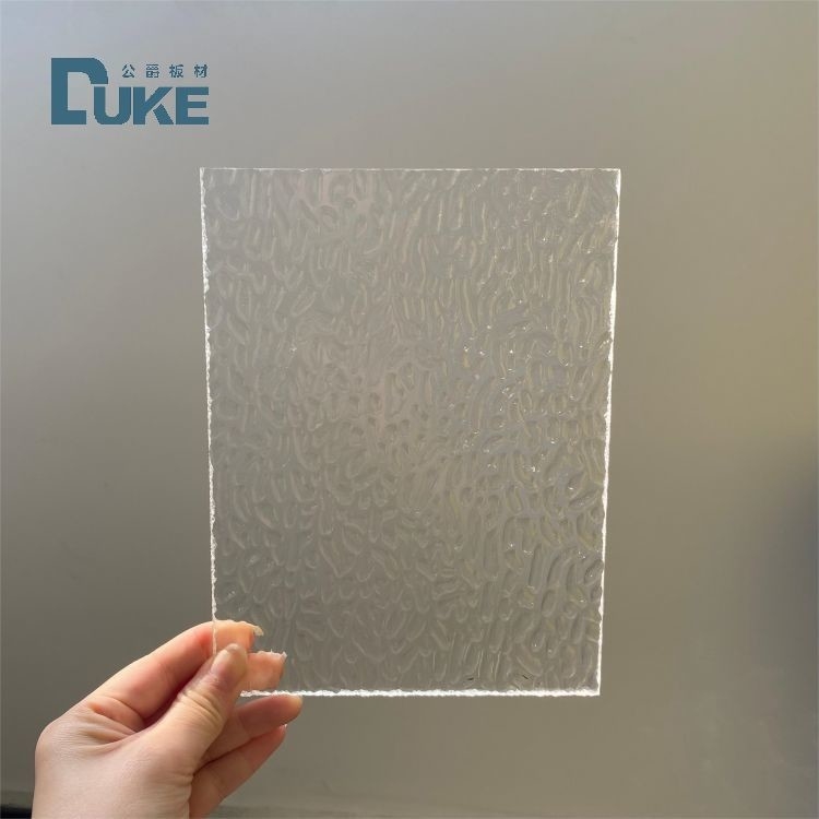 Plaque acrylique rayée en forme de V transparente texturée en pierre résistante aux produits chimiques, épaisseur de 6 mm et design durable