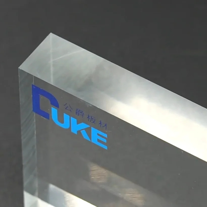 Folie acrylique coulée optique de haute clarté à 92% de transmission lumineuse Matériau Mitsubishi vierge pour affichage