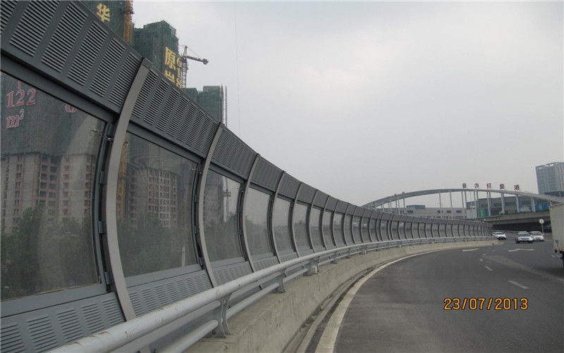 5mm-20mm Virgin MMA feuille acrylique coulée    Panneau acoustique résistant aux intempéries pour clôture barrière acoustique