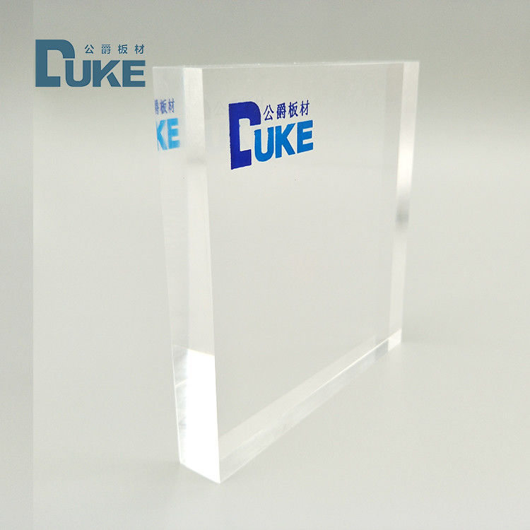 Panneau en plexiglas transparent à haute transmission lumineuse de taille standard 92% avec service de découpe laser personnalisé pour l'affichage