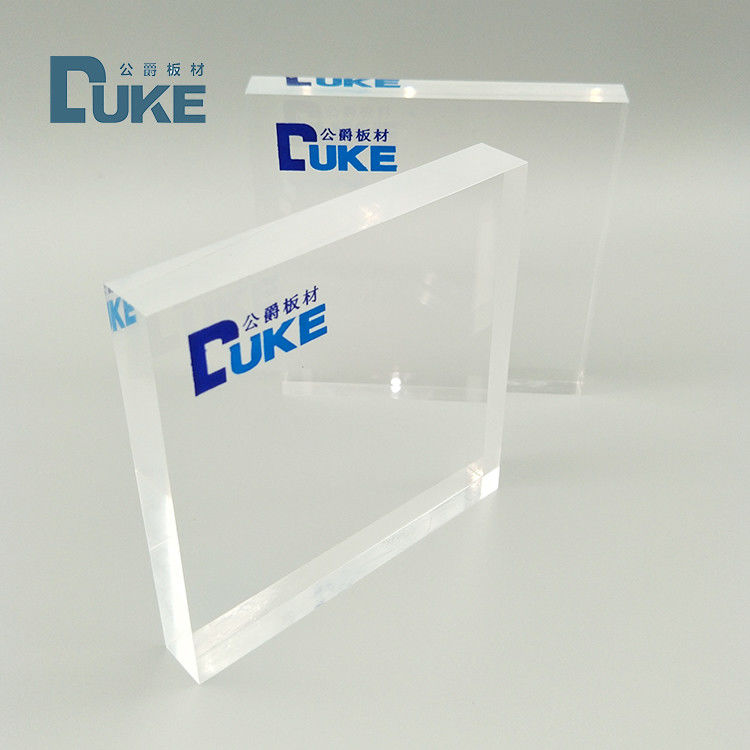 Panneau en plexiglas transparent à haute transmission lumineuse de taille standard 92% avec service de découpe laser personnalisé pour l'affichage