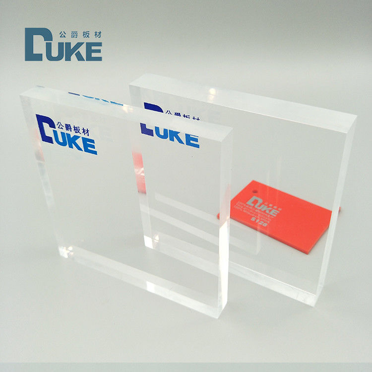 Panneau en plexiglas transparent à haute transmission lumineuse de taille standard 92% avec service de découpe laser personnalisé pour l'affichage