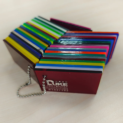 Les feuilles acryliques colorées de PMMA respectent 5 millimètres pour le panneau de signe extérieur
